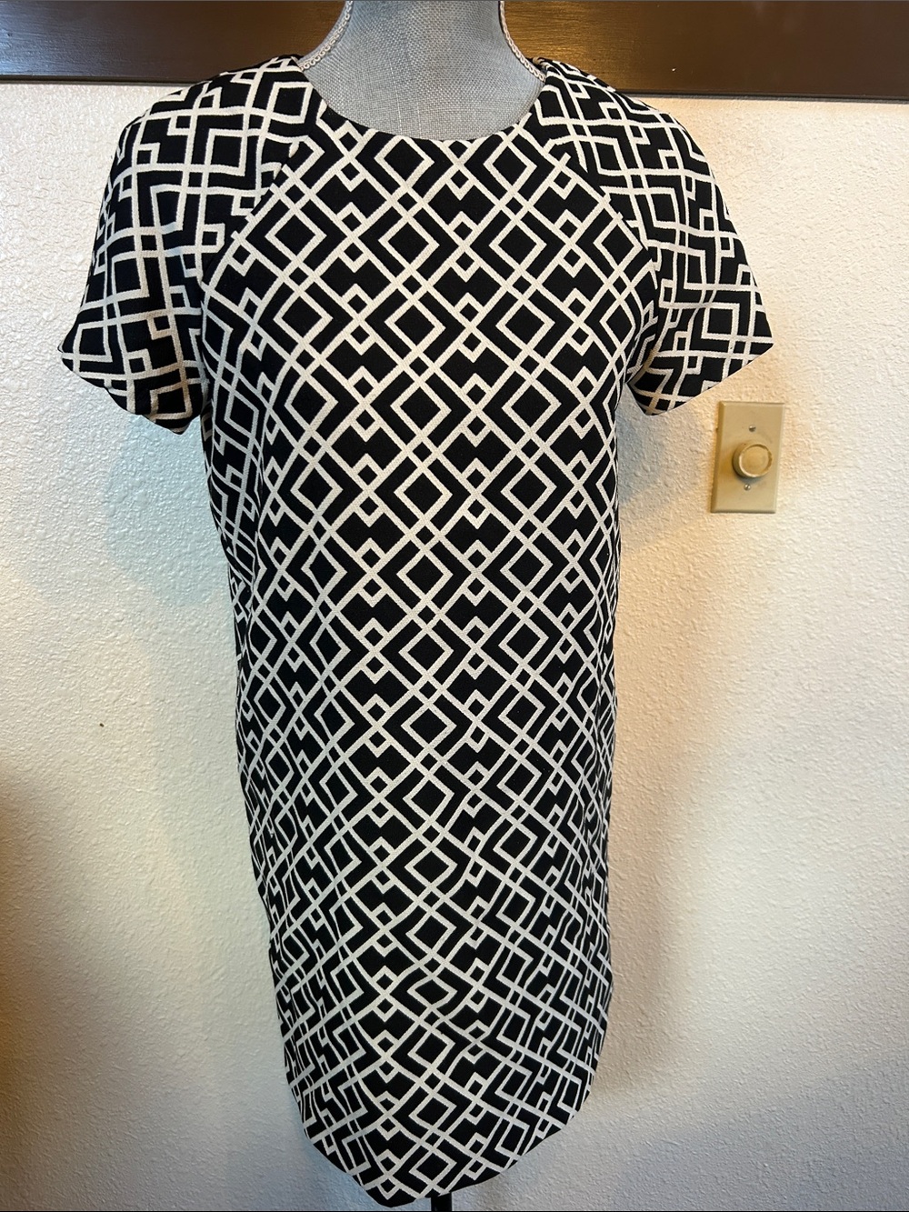 Zara Black & White Geometric Short Sleeve Shirt